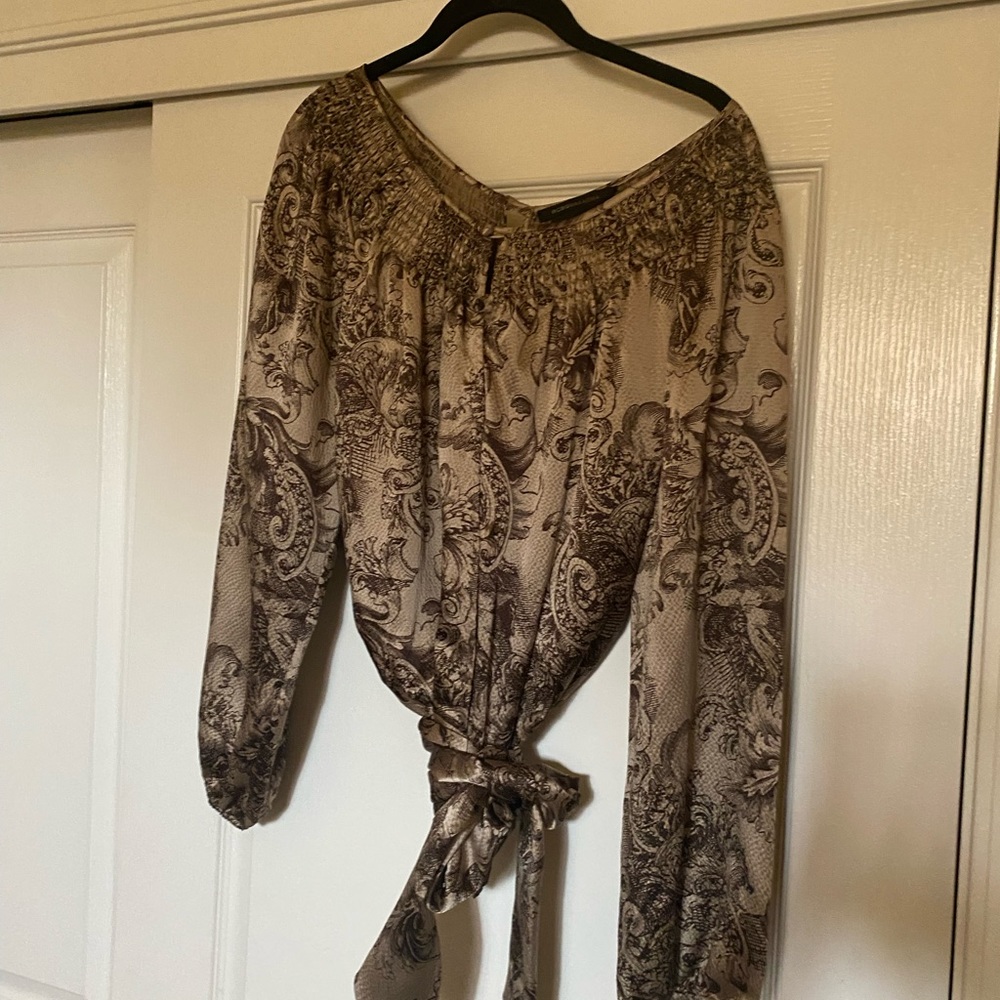 BCBG TOP -NO SNAGS OR STAINS OPEN BACK